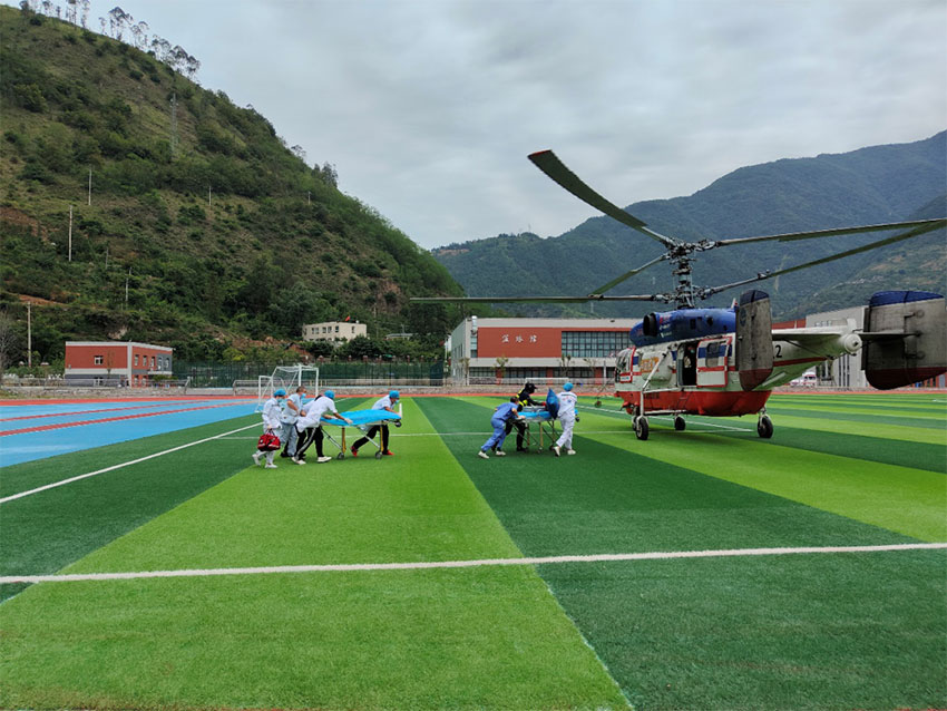 空中力量參與地震救援。四川省應(yīng)急管理廳供圖