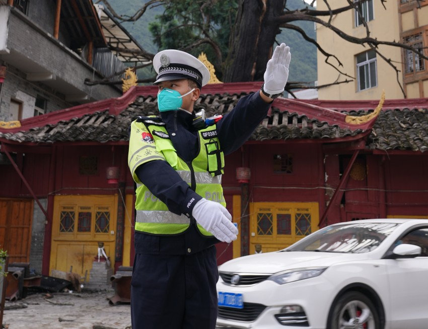 甘孜公安“震時警務(wù)”全面啟動。甘孜公安供圖