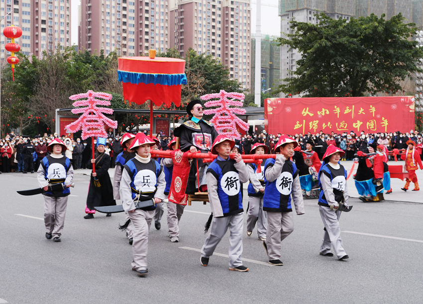 四川綿竹年畫節(jié)民俗巡游鬧新春。綿竹市委宣傳部供圖