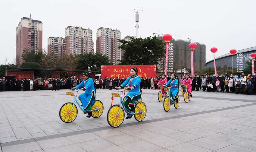 四川綿竹年畫(huà)節(jié)民俗巡游鬧新春。綿竹市委宣傳部供圖