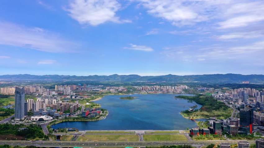 四川天府新區(qū)興隆湖全景。四川天府新區(qū)黨工委黨群工作部供圖