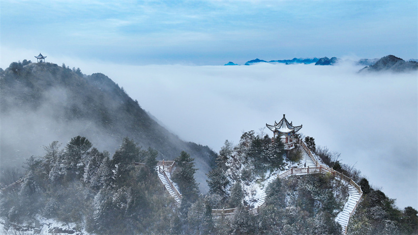 云橫雪嶺家國(guó)在。石仲攝