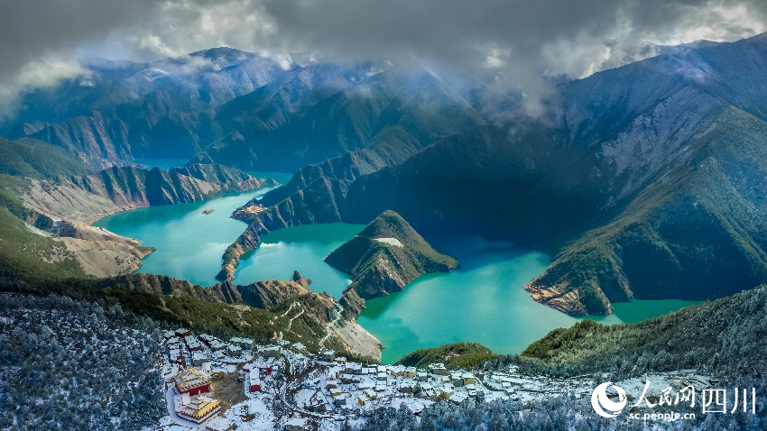 天龍湖雪景。王惟攝