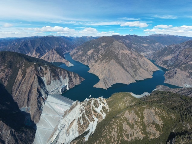 中國已建最高土石壩雅礱江兩河口水電站。王柏麟攝