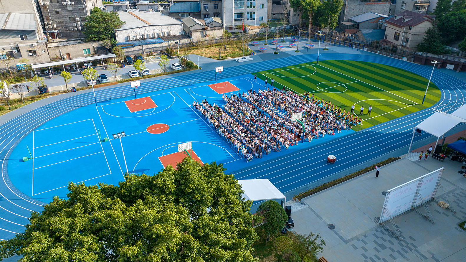 9月4日，眉山市彭山區(qū)鵬利小學(xué)在嶄新的操場舉辦2024年秋季新生入學(xué)儀式。翁光建攝