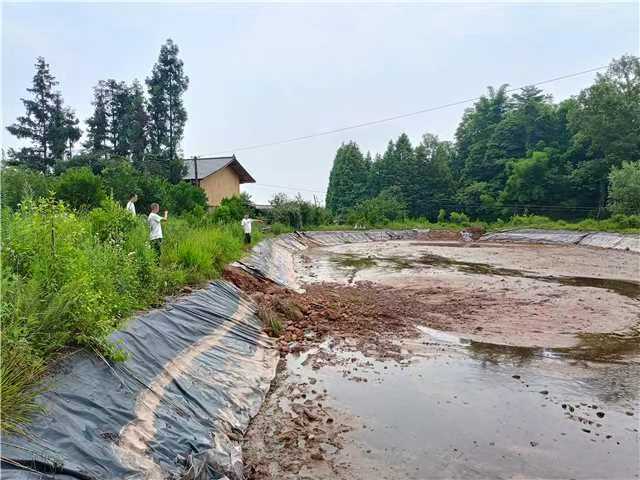 被破壞的耕地。四川公安供圖